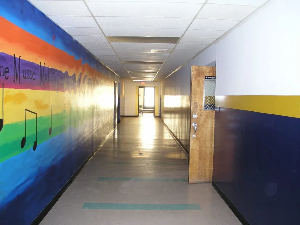 Custer County High School, Miles City. Photograph by dave_mcmt, via Openverse.
